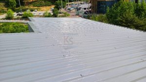 Ảnh thi công chống nóng, chống thấm mái tôn với KOLI-UH600