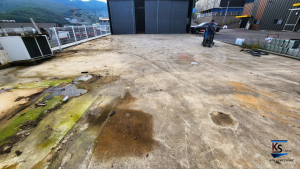 Vệ sinh bề mặt trước khi thi công chống thấm KOLI