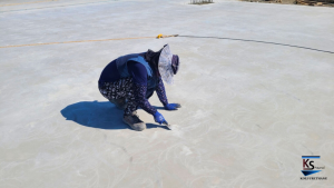 Vệ sinh bề mặt trước khi thi công chống thấm KOLI